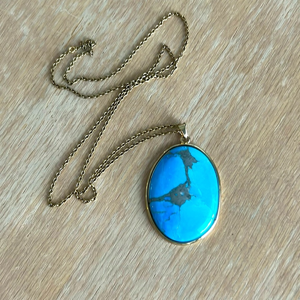 Veined turquoise stone pendant necklace